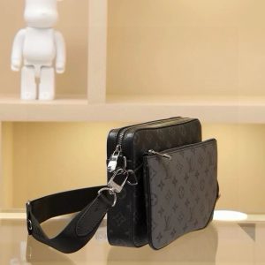 Alternative view of The Trio Messenger Bag in solid metal hardware is crafted from Monogram Eclipse canvas and Monogram Eclipse Reverse canvas. The iconic monochromatic gray pattern accentuates the lines of this versatile patchwork design. Beyond its traditional crossbody functionality, it includes a detachable zippered pouch and a coin purse attached to the strap. Dimensions: 25.0 x 18.5 x 7.0 cm